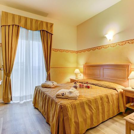Hotel Byron 리미니 외부 사진