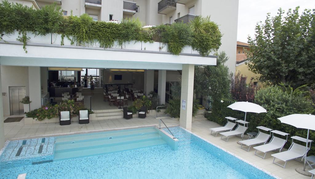 Hotel Byron 리미니 외부 사진