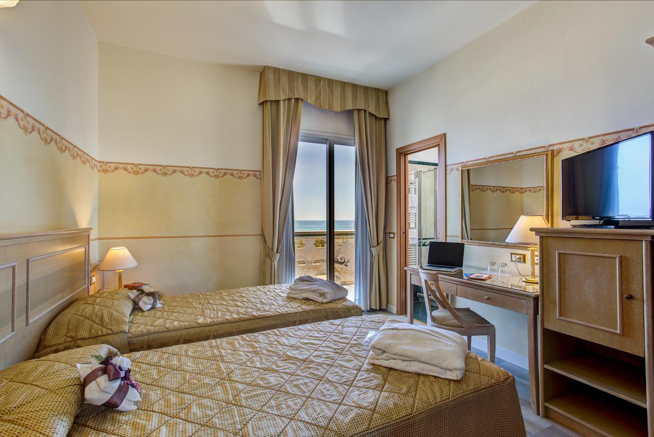 Hotel Byron 리미니 외부 사진