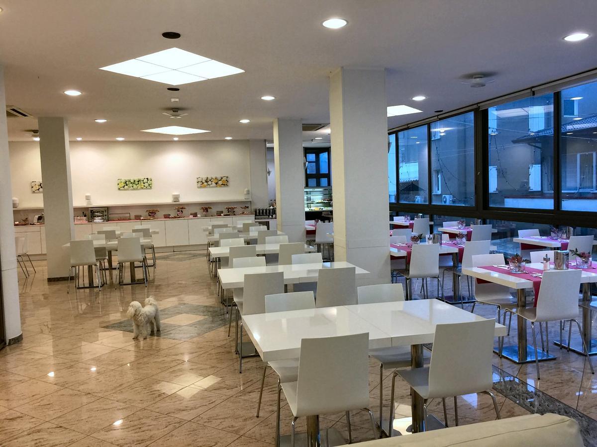 Hotel Byron 리미니 외부 사진