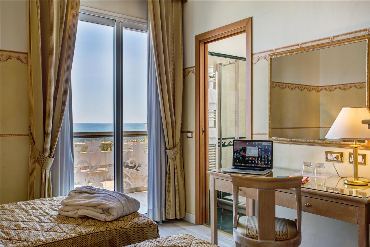 Hotel Byron 리미니 외부 사진