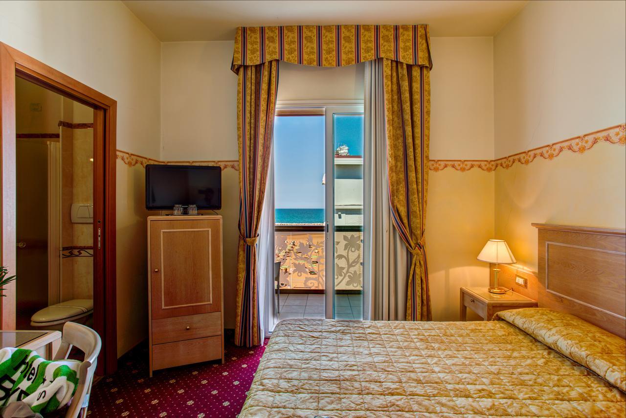 Hotel Byron 리미니 외부 사진