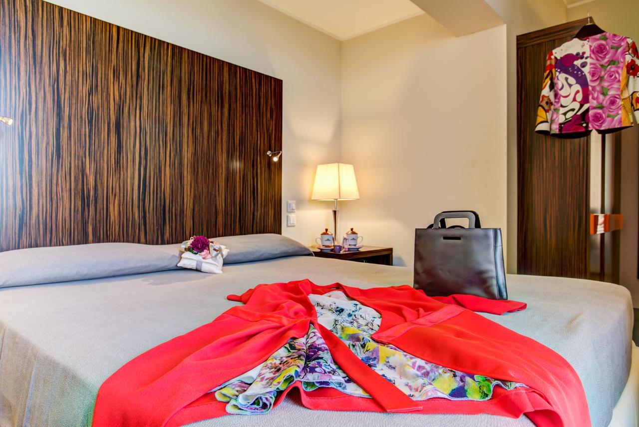 Hotel Byron 리미니 외부 사진
