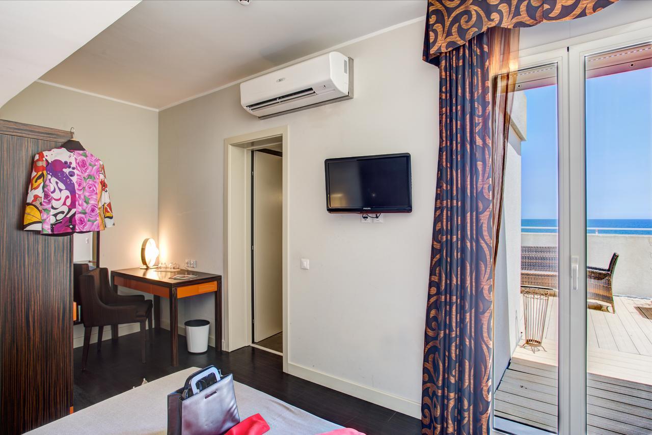 Hotel Byron 리미니 외부 사진