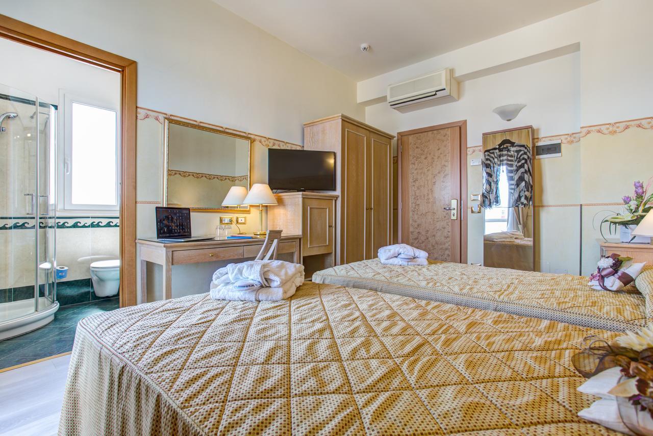 Hotel Byron 리미니 외부 사진