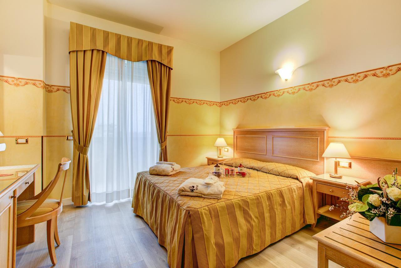 Hotel Byron 리미니 외부 사진