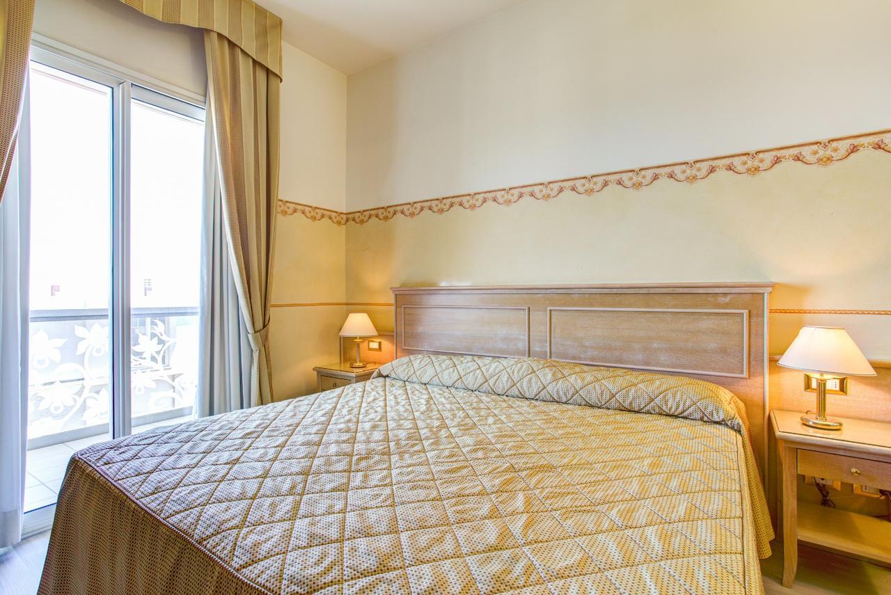 Hotel Byron 리미니 외부 사진