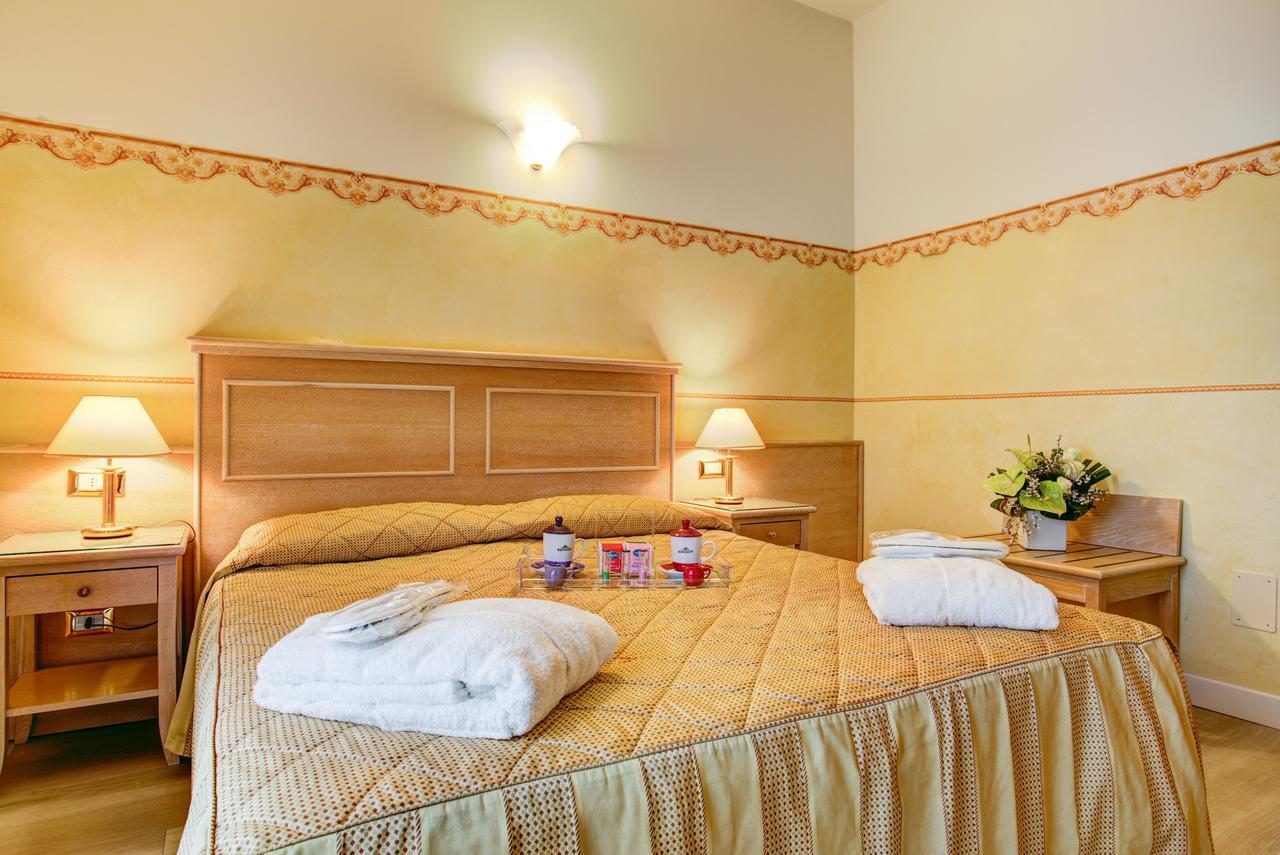 Hotel Byron 리미니 외부 사진