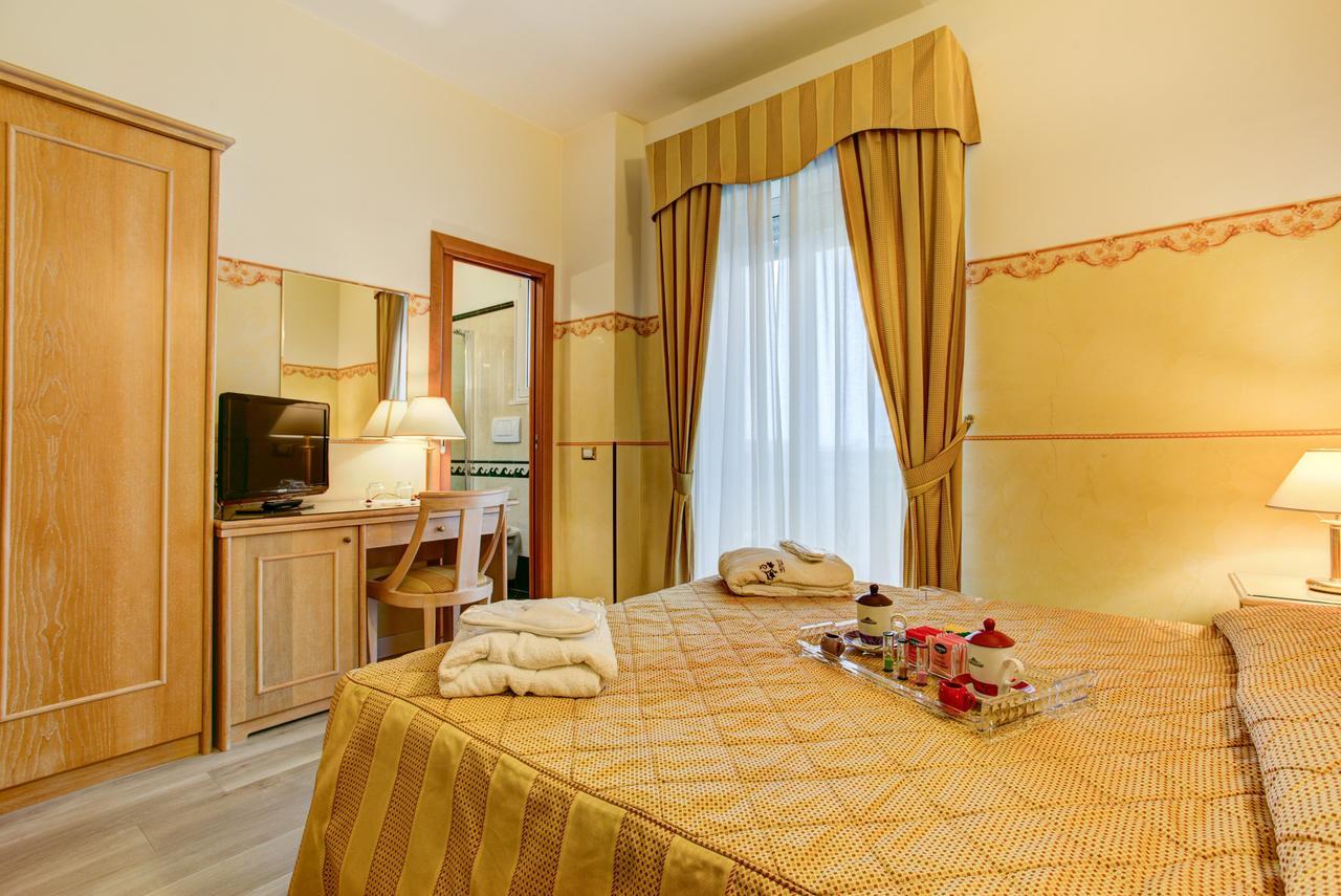 Hotel Byron 리미니 외부 사진