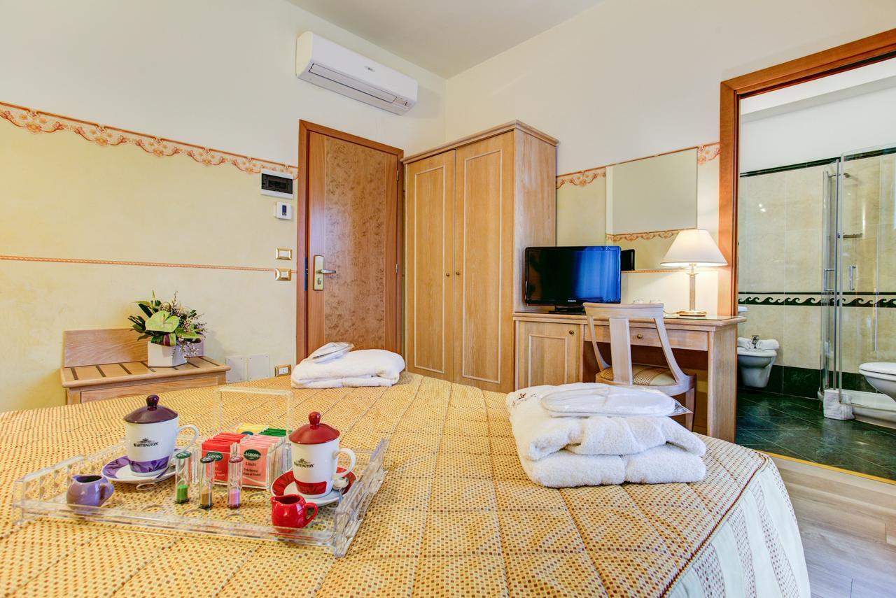 Hotel Byron 리미니 외부 사진